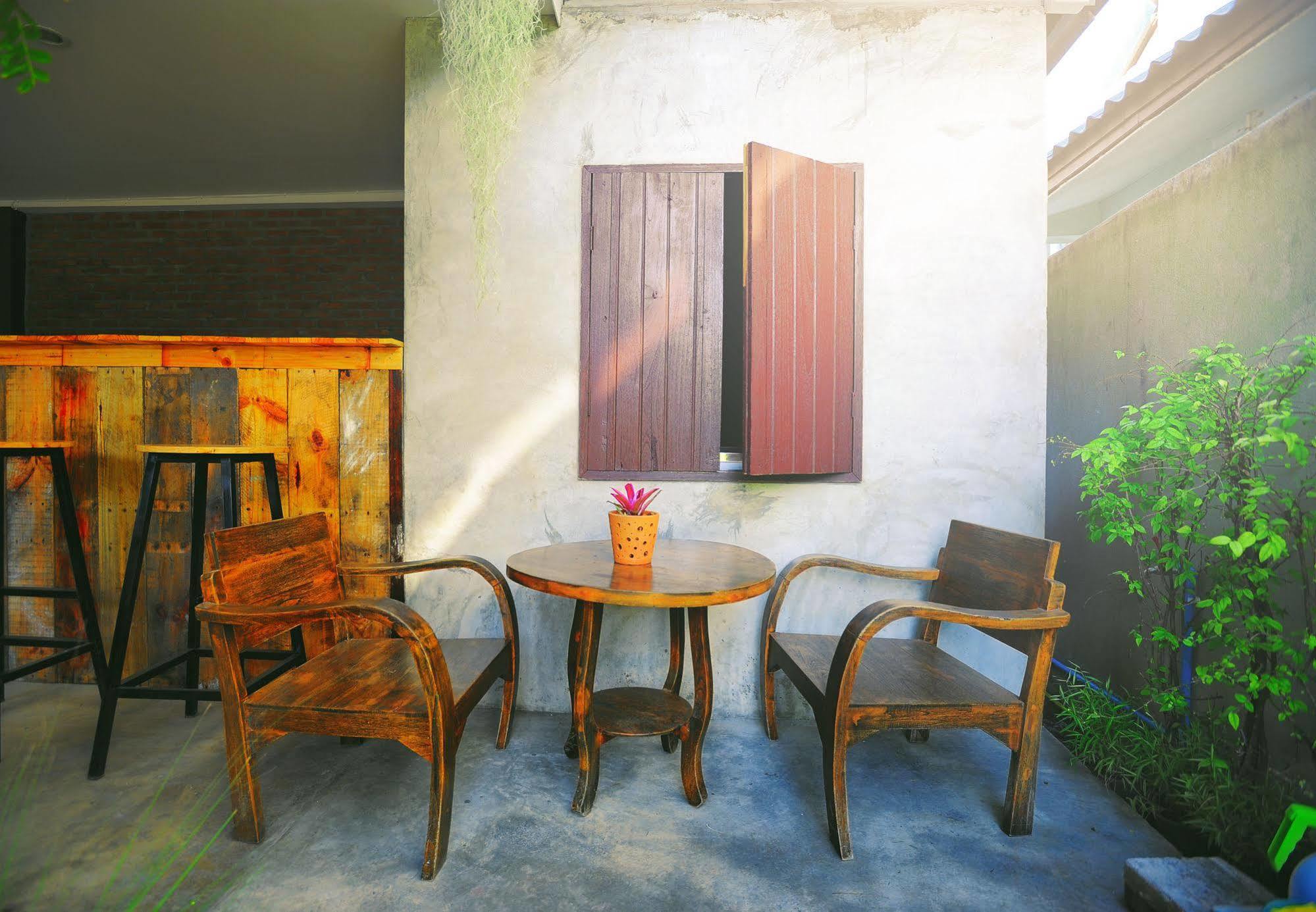 Manon Hostel Τσιάνγκ Μάι Εξωτερικό φωτογραφία