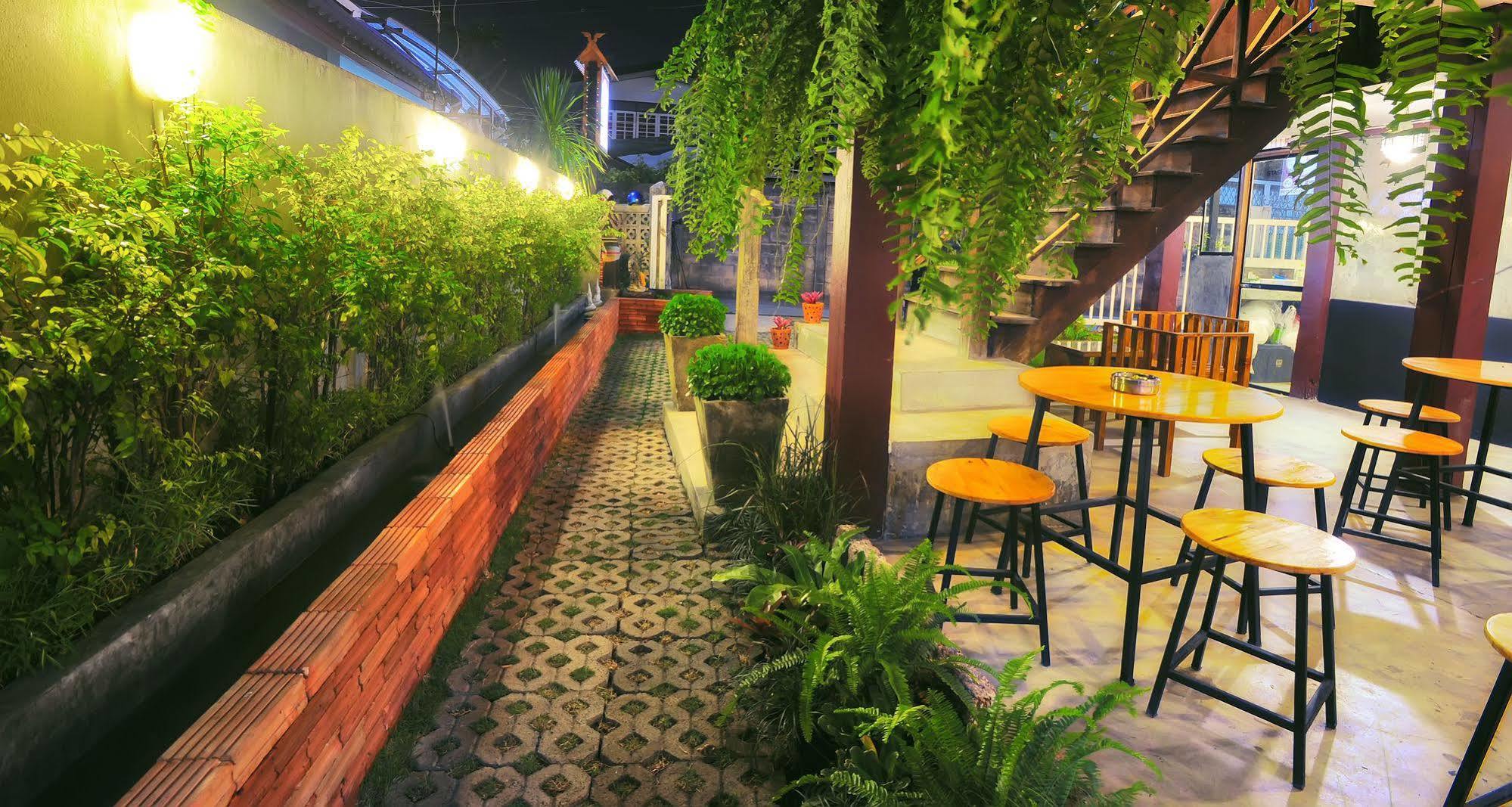 Manon Hostel Τσιάνγκ Μάι Εξωτερικό φωτογραφία